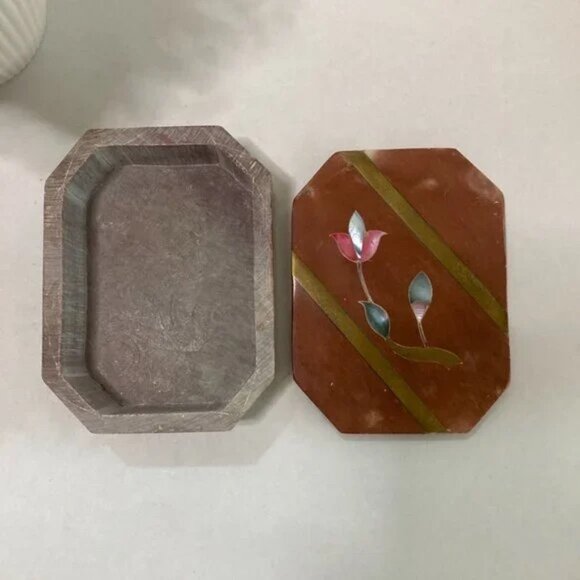 Soap Stone Trinket Box With Flower Inlay Made in India - Picture 7 of 11